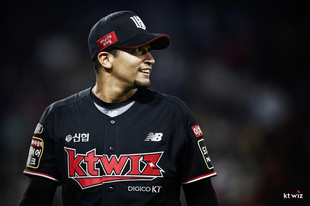 Cuevas breaks no-hitter with one out in 9th…KT beats KIA to stay in 2nd place